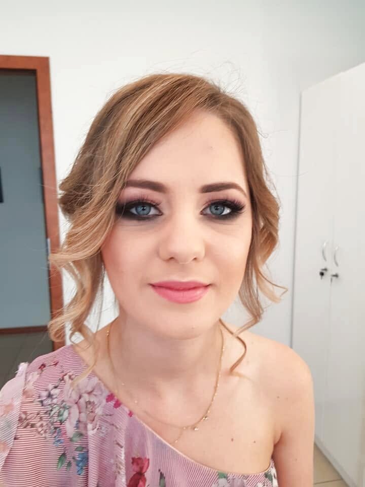 Makijaż okolicznościowy — naturalny glam